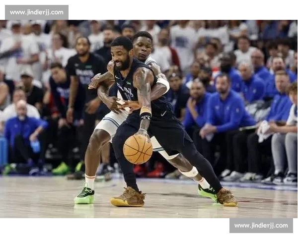 欢乐名场面!基德背打欧文,两代传奇后卫的温情碰撞 欢乐名场面!基德背打欧文,两代传奇后卫的温情碰撞