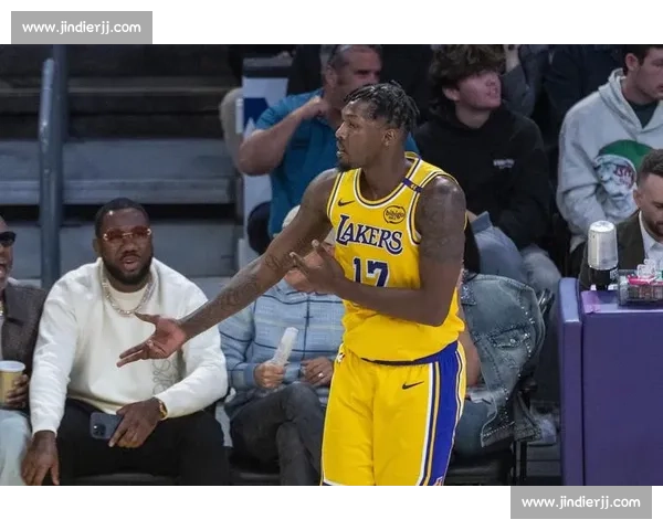 八月启航焦点对决湖人迎战火箭巅峰碰撞赛季走向深度解析前瞻热潮